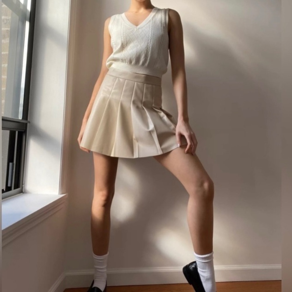 Sunday Best Aritzia Olive Pleated Vegan Leather Mini Skirt in Beige size 2